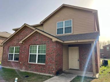 Main picture of 1716 S Waco St