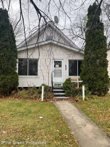 Main picture of 896 E 237th St