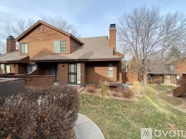 Main picture of 8050 Holland Ct