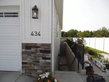 Main picture of 290 East