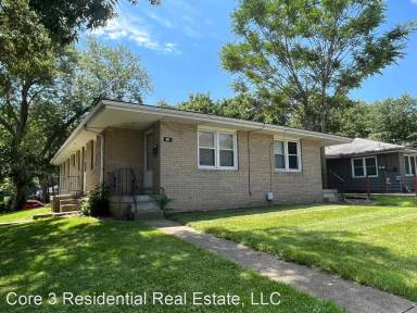 Main picture of 901 1/2 Hovey Ave