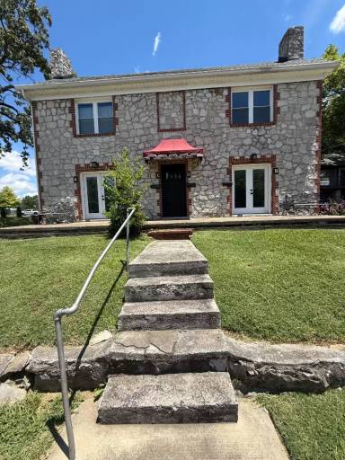 Main picture of 610 Cabell Dr
