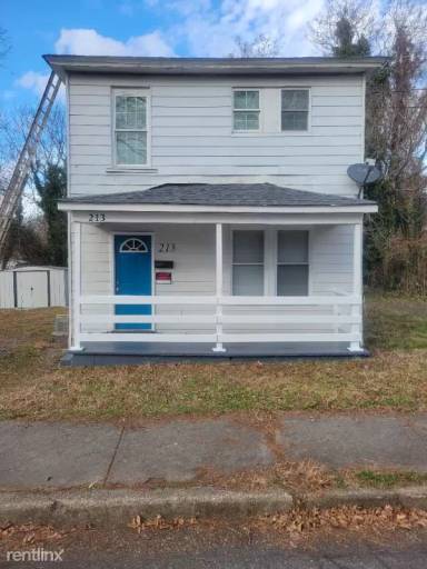 Main picture of 213 Mars St