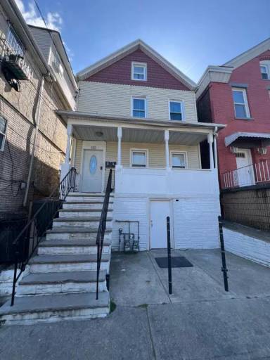 Main picture of 130 Magnolia Ave