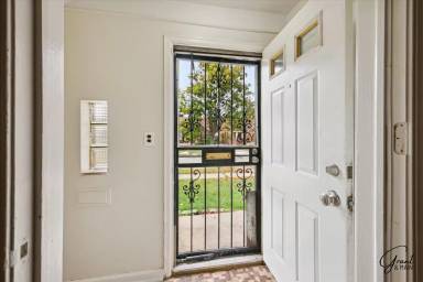 Main picture of 10606 Marne St