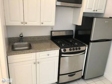 Main picture of 117 W 13th St