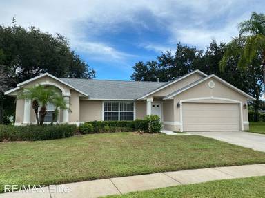 Main picture of 414 Lake Victoria Cir