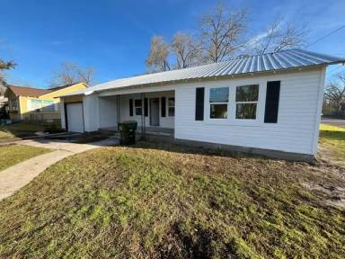 Main picture of 1003 N Avenue G
