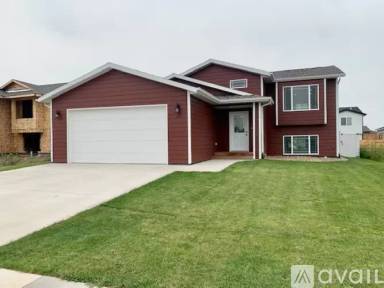 Main picture of 639 Bomber Way