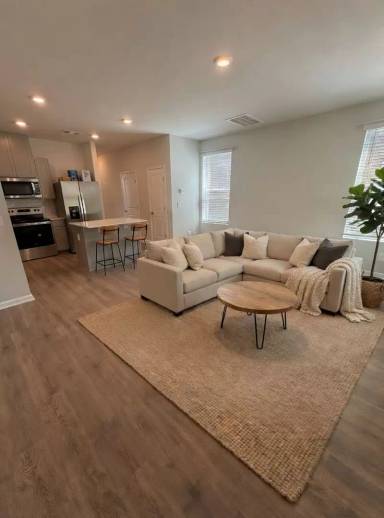 Main picture of 1406 Walker Way