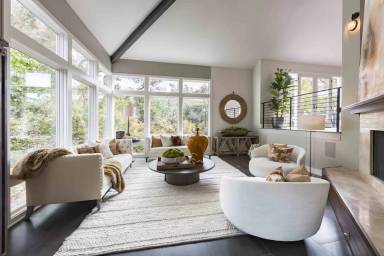Main picture of 1 Oak Forest Ct