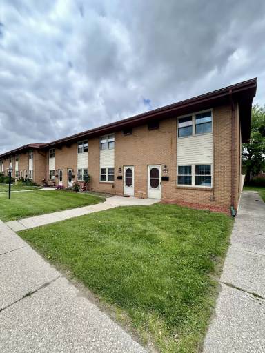 Main picture of Medallion Manor  Apartments