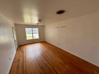 Main picture of 705 Carver St