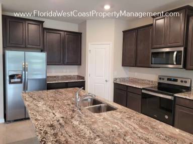Main picture of 16465 Woodside Gln