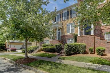 Main picture of 925 Lyndley Dr