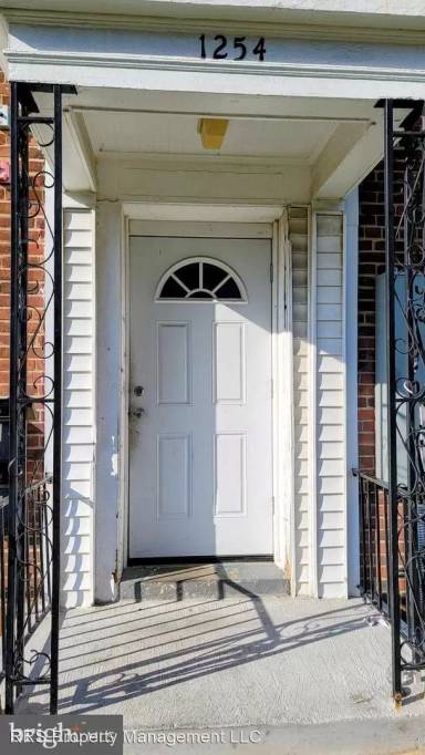 Main picture of 1254 Meigs Pl NE