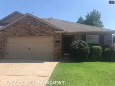 Main picture of 920 W Prairie Wind Way
