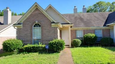 Main picture of 9289 Grove Manor Dr