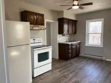 Main picture of 445 Main St