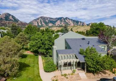 Main picture of 55 Benthaven Pl