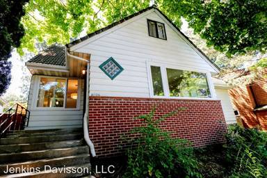 Main picture of 4124 SE Ash St