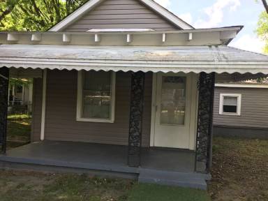 Main picture of 169 Pelzer St