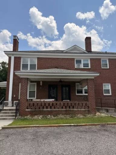 Main picture of 502 1/2 State St