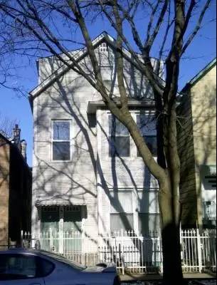 Main picture of 1742 W Roscoe St