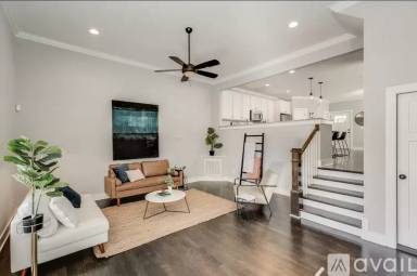 Main picture of 505 Moore Ave
