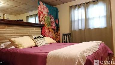Main picture of 3273 Parkview Ave