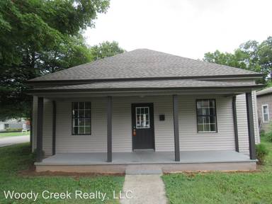 Main picture of 801 1/2 Maple St