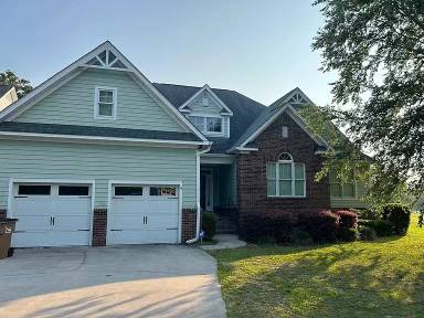 Main picture of 4 Orchard Cir
