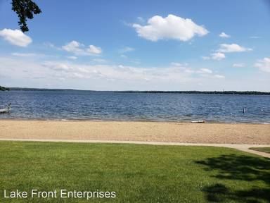Main picture of 616 W Lake Dr