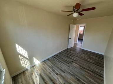 Main picture of 1129 E 103rd St