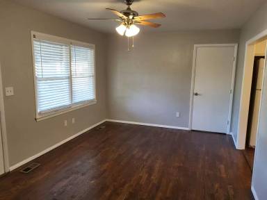 Main picture of 516 N Broadway Ave