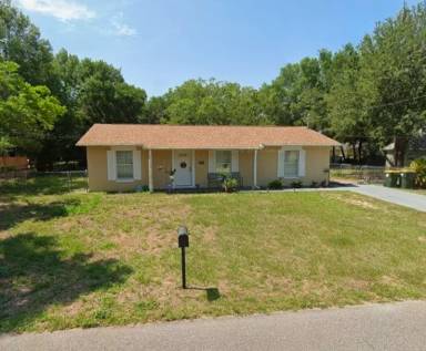 Main picture of 230 E Lake St