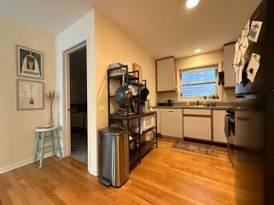 Main picture of 1828 N Burling St