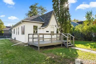Main picture of 402 Burlington Ave