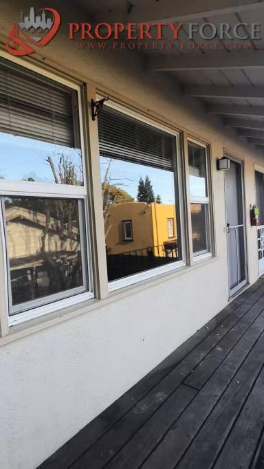 Main picture of 460 Clinton St