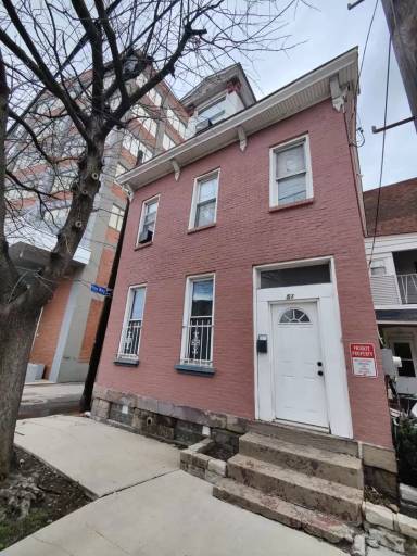 Main picture of 51 S 21st St