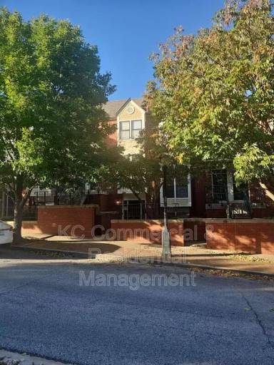 Main picture of 530 W 10th St