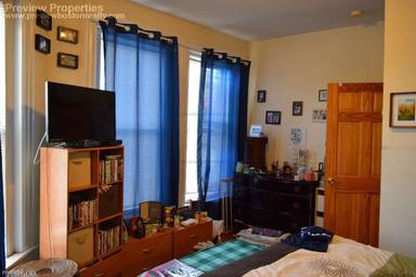 Main picture of 117 Elm St