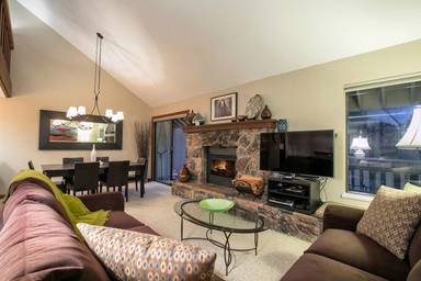 Main picture of 696 Village Blvd