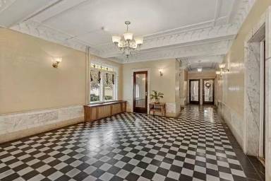 Main picture of 122 W 39th St