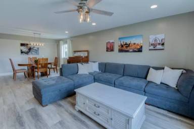 Main picture of 10022 Chardin Way