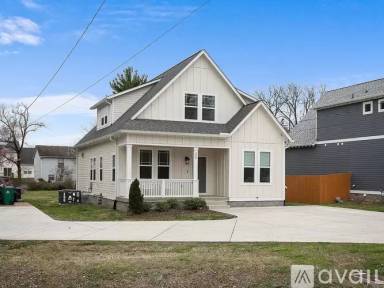 Main picture of 114 Lanier Dr