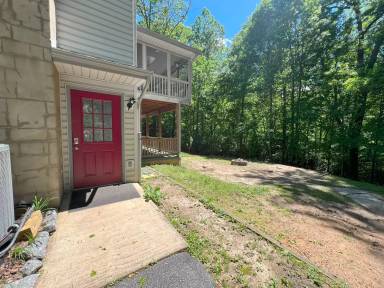 Main picture of 504 Knob Rd