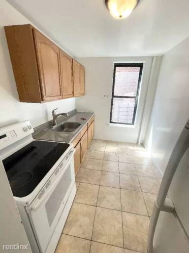 Main picture of 585 E 21st St