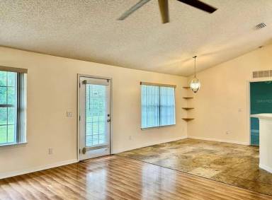 Main picture of 12 Regency Dr