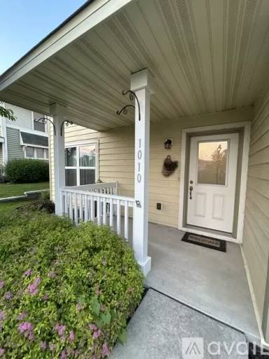 Main picture of 1010 Van White Memorial Blvd